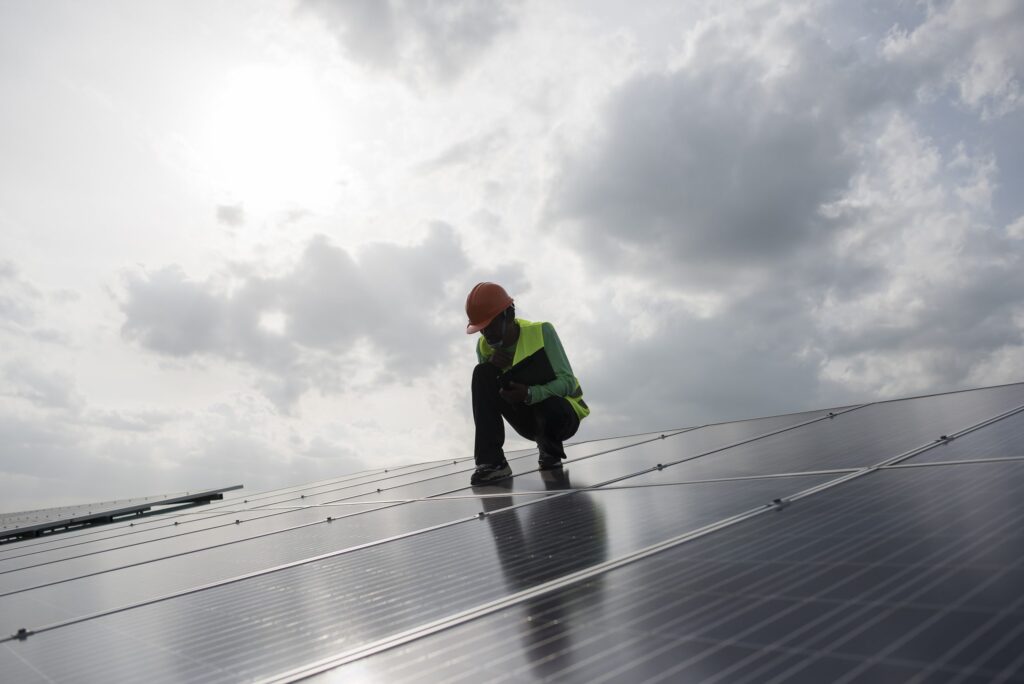 instalar placas solares en cubiertas y tejados.